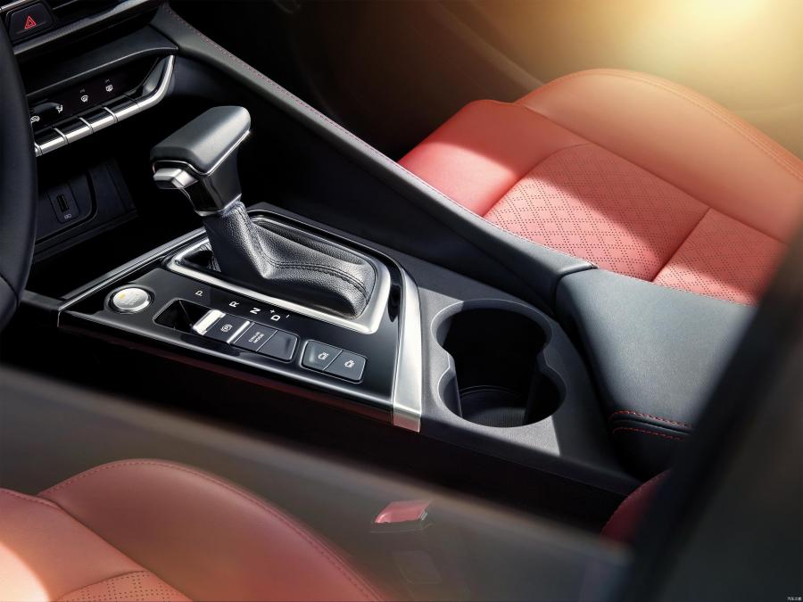 Детали интерьера ChangAn Eado Plus S 2020 года  (фото 5 из 17)